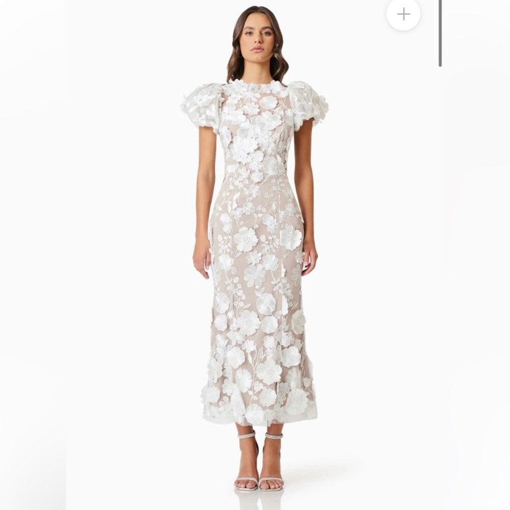 Elliatt Astraea 3D Lace Maxi Dress In White
- Elegant Floral Lace Dress